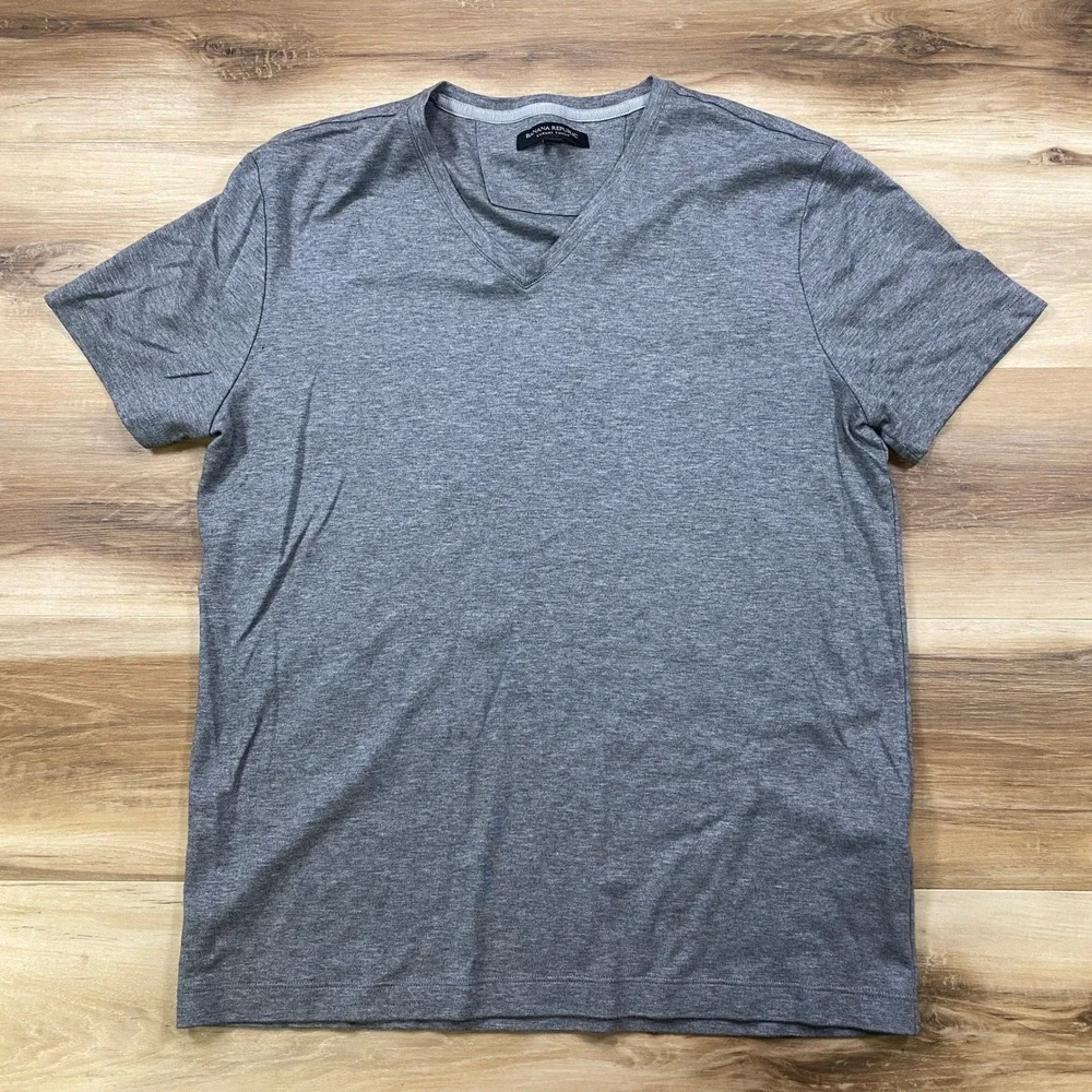 Banana Republic T-Shirt Men M Minimalist Luxury Touch Cotton V-Neck Grey Classic